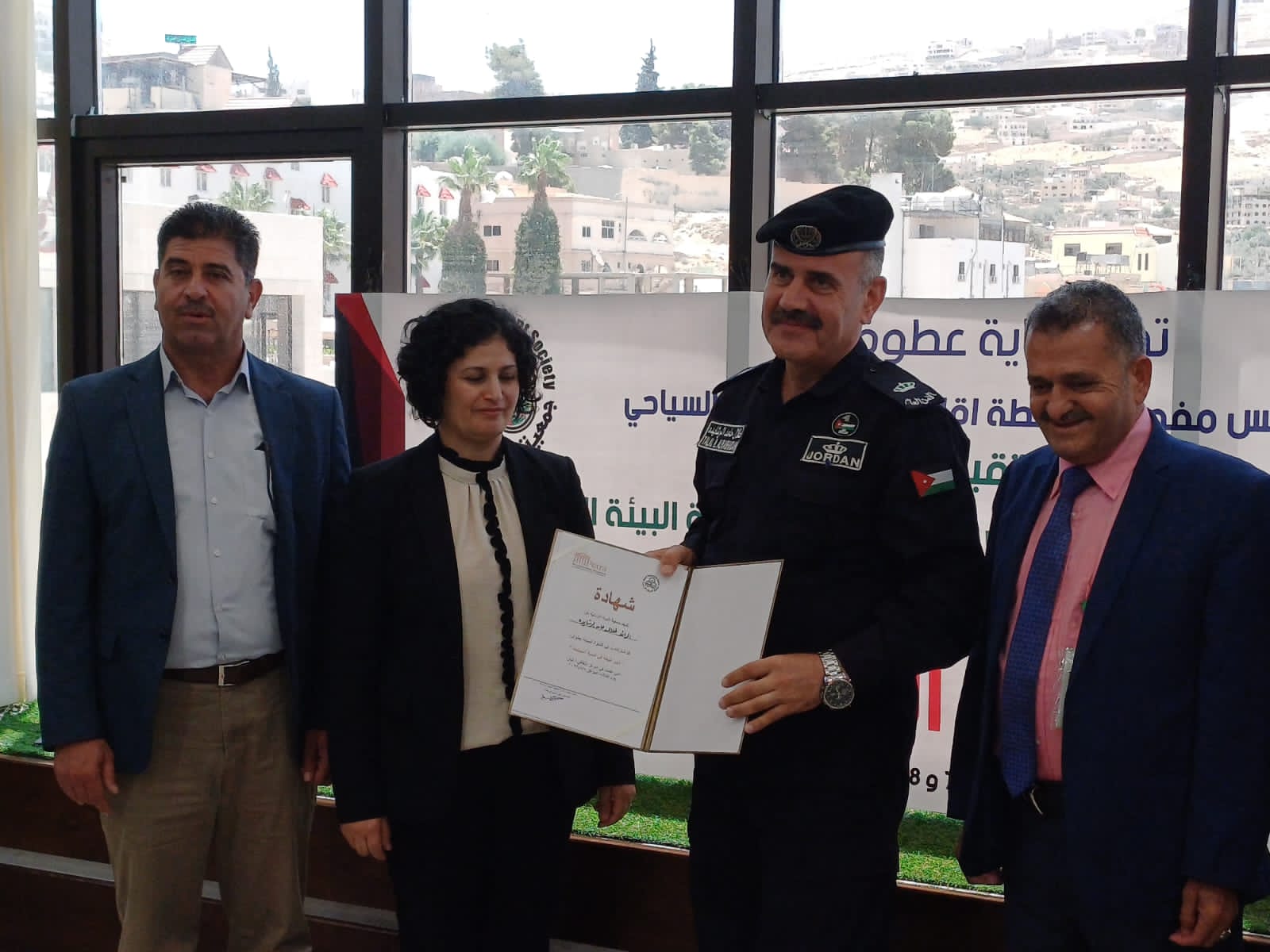 Madar Al-Saa Images 0.8317599994006382