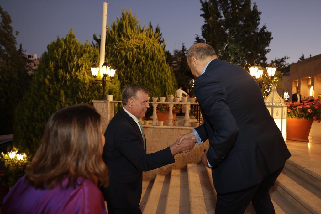 Madar Al-Saa Images 0.49223189898581177