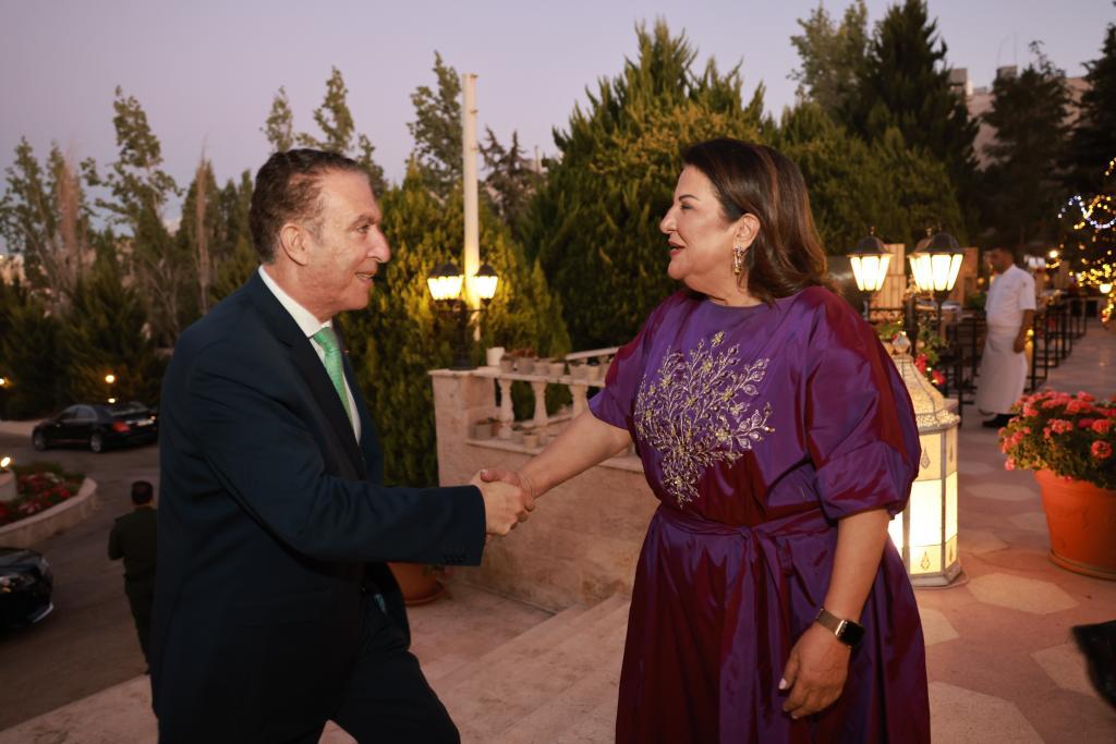 Madar Al-Saa Images 0.8970802219005924