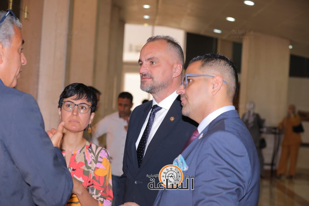 Madar Al-Saa Images 0.4408163279617414