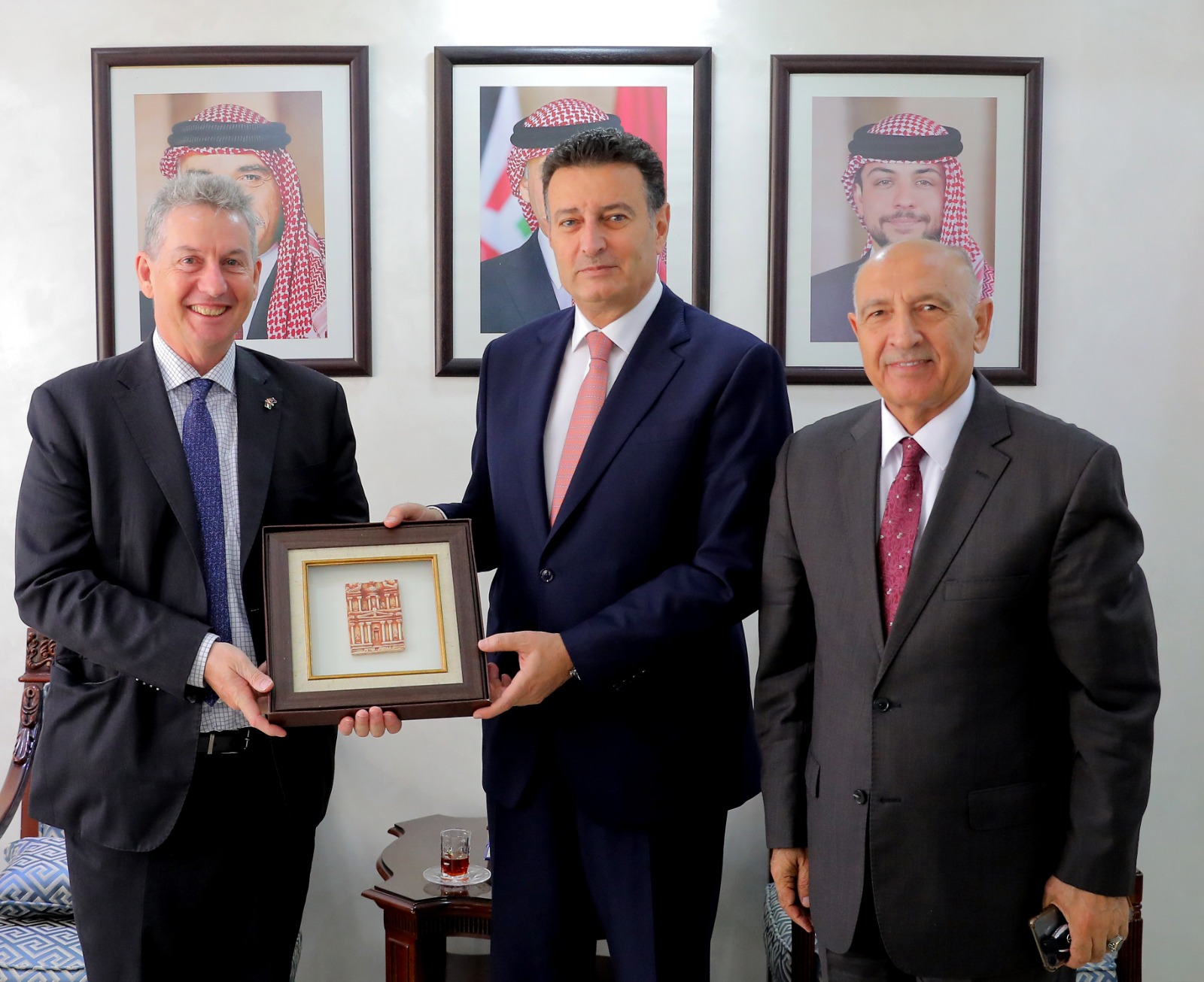 Madar Al-Saa Images 0.9041212269648418