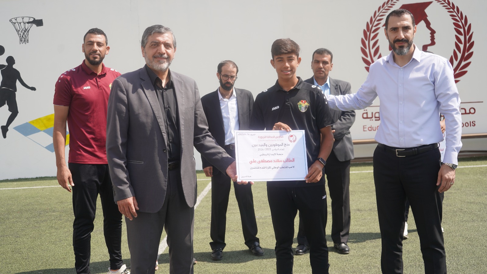 Madar Al-Saa Images 0.9616456154427402