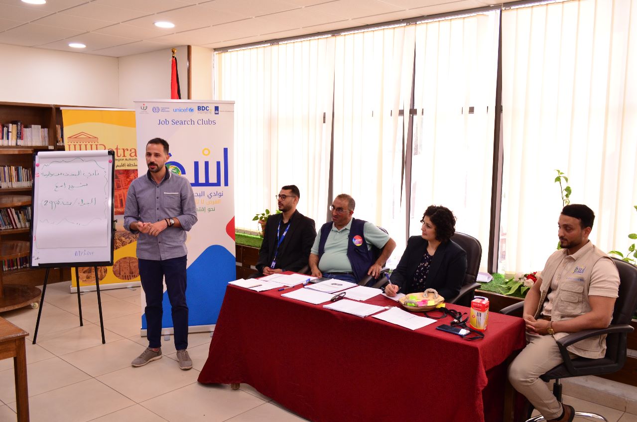 Madar Al-Saa Images 0.6839281099435497