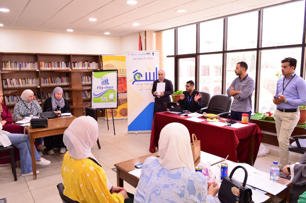 Madar Al-Saa Images 0.125765201812299