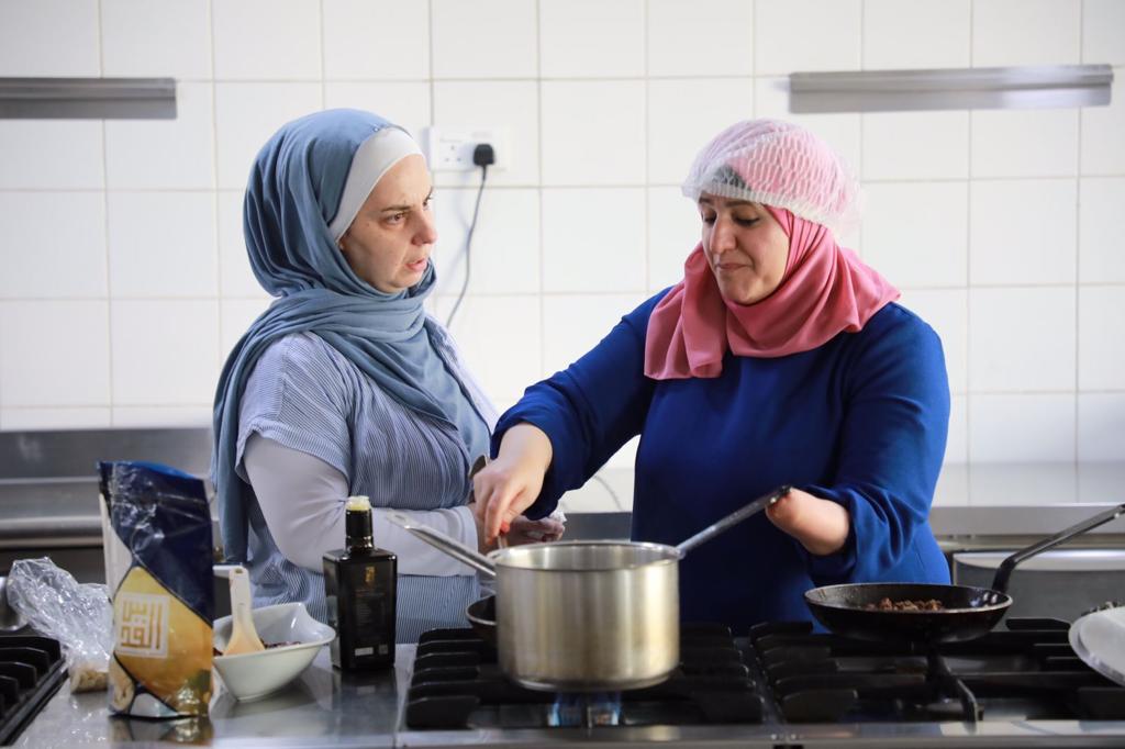 Madar Al-Saa Images 0.03403439403212327