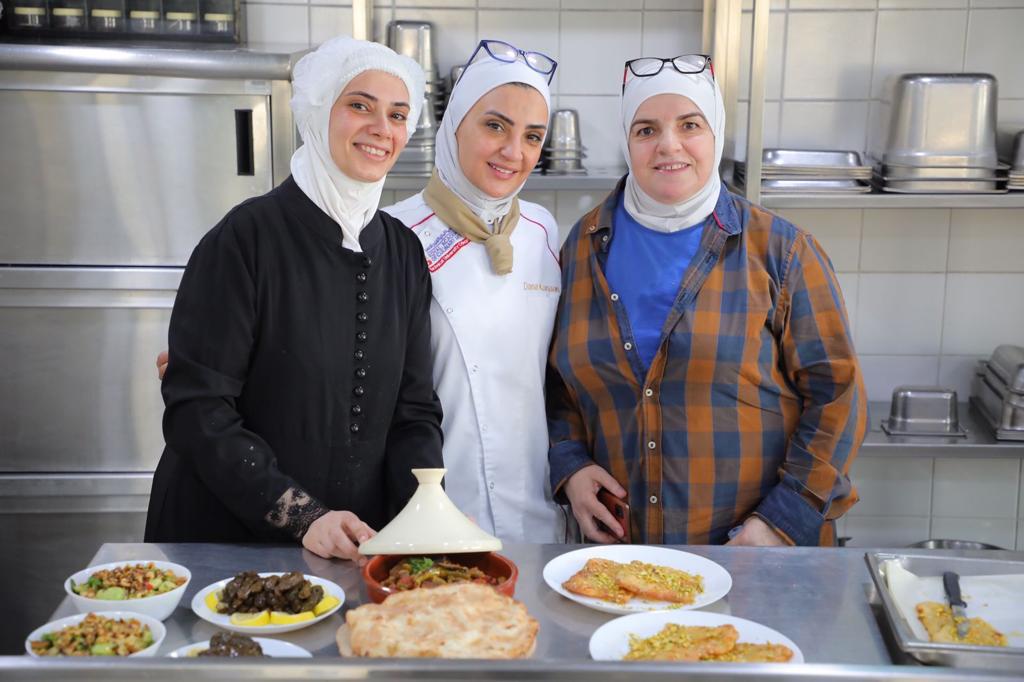 Madar Al-Saa Images 0.24857916613378395