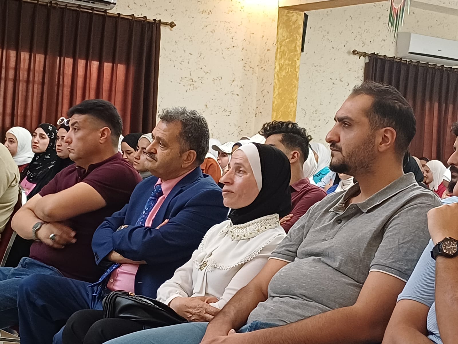 Madar Al-Saa Images 0.7074183636320175