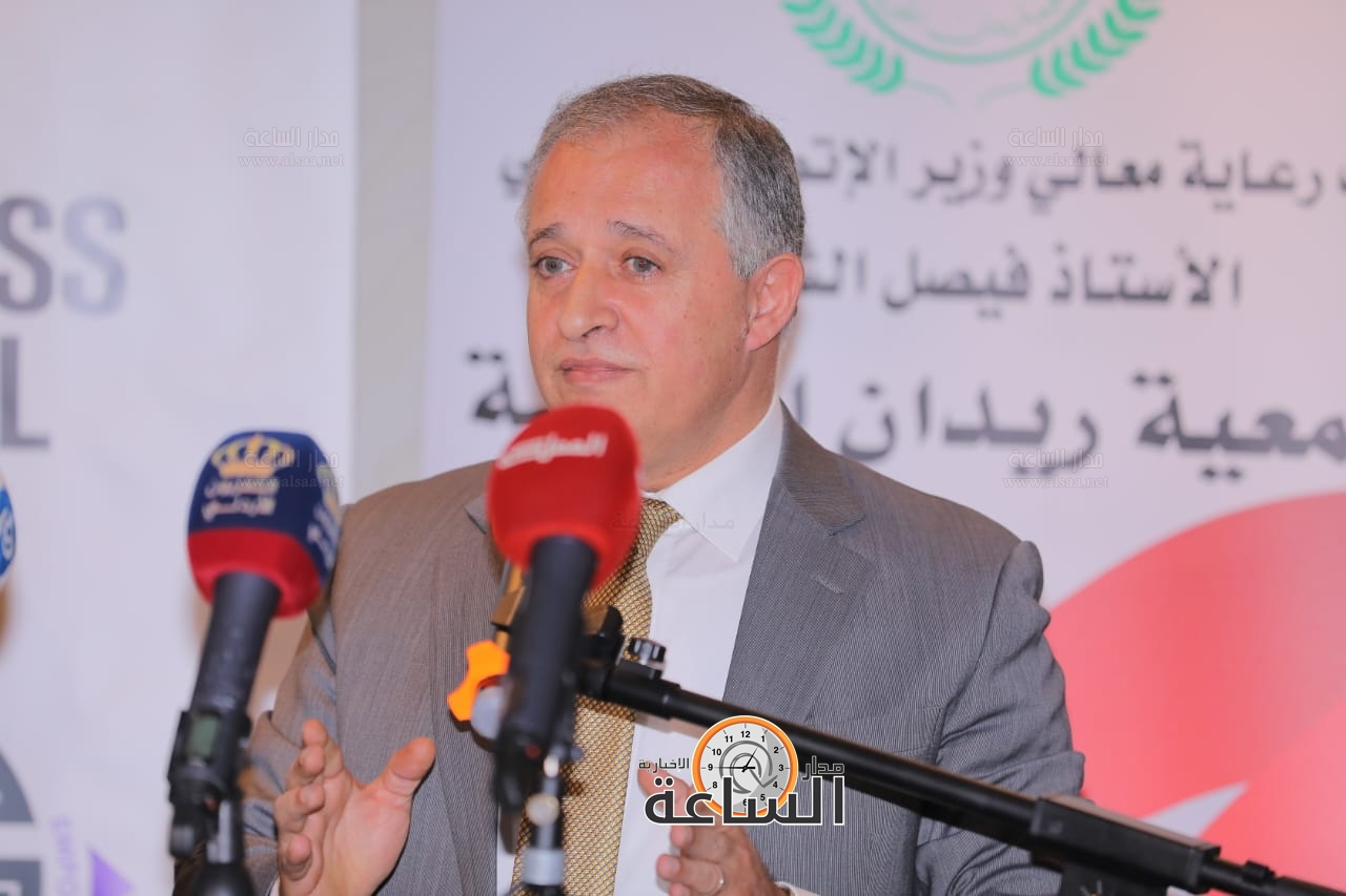 Madar Al-Saa Images 0.6950925533361152