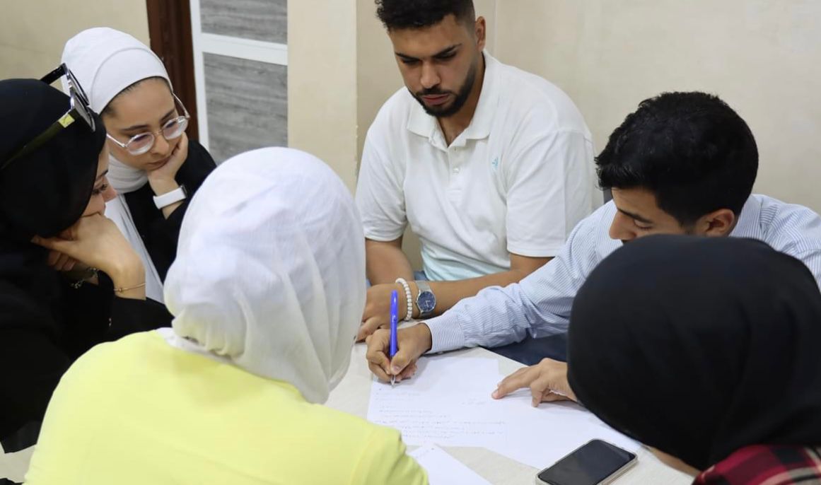 Madar Al-Saa Images 0.3539443432902196