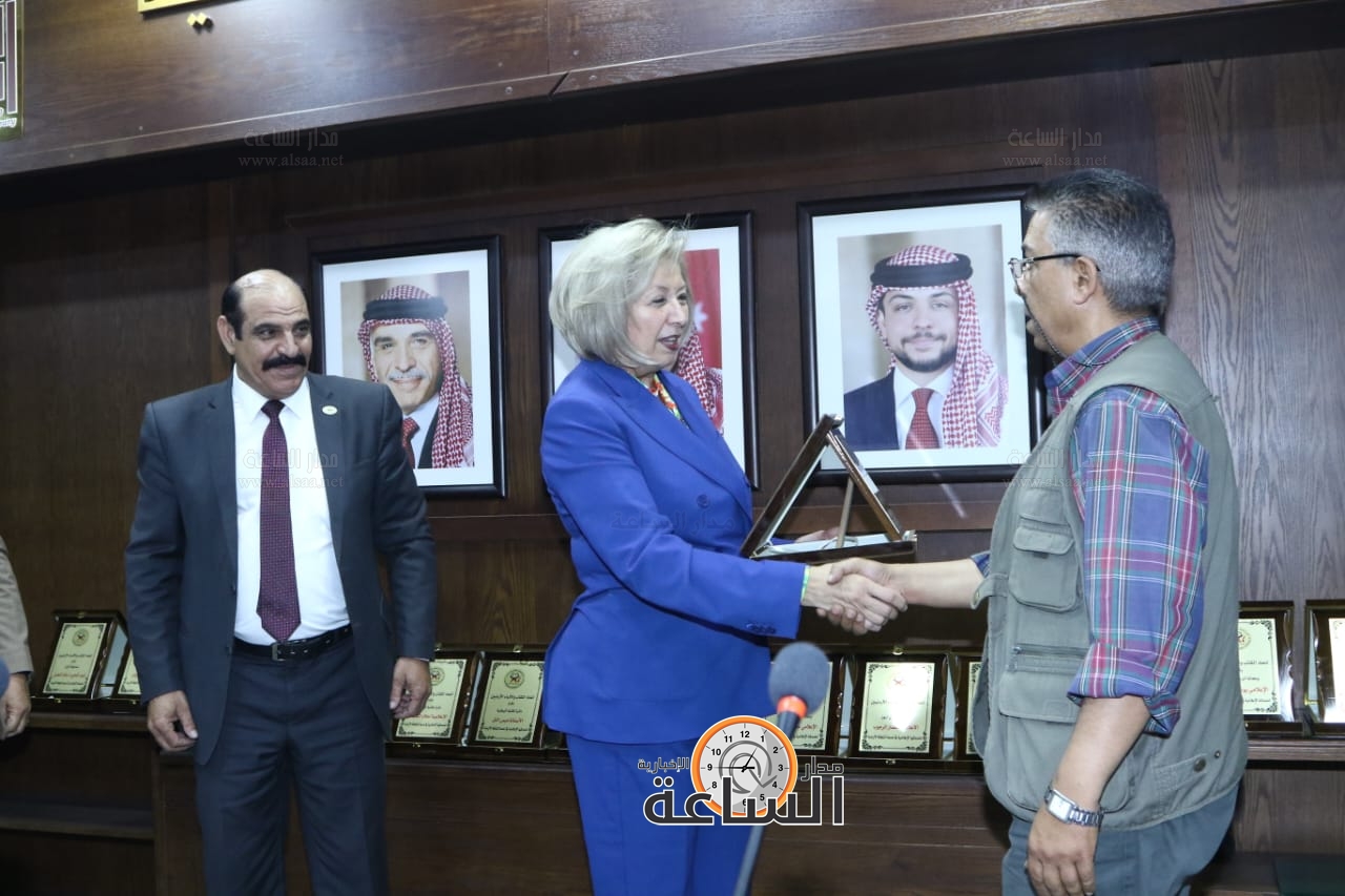 Madar Al-Saa Images 0.17261077577238315