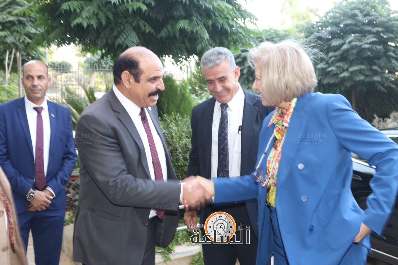 Madar Al-Saa Images 0.3559595568995786