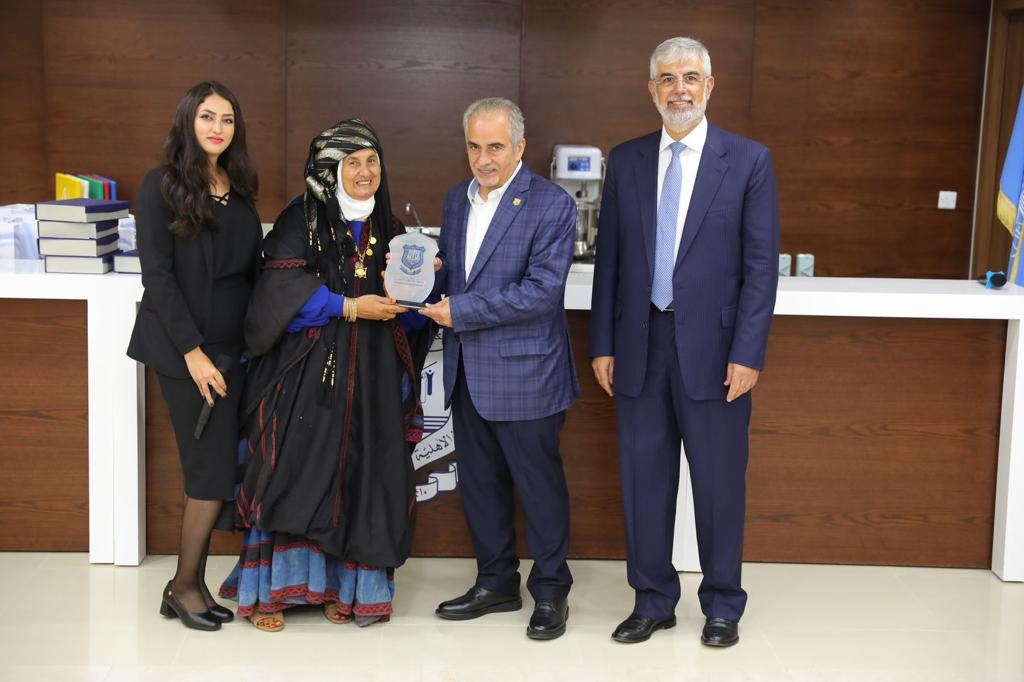 Madar Al-Saa Images 0.7235783446413929