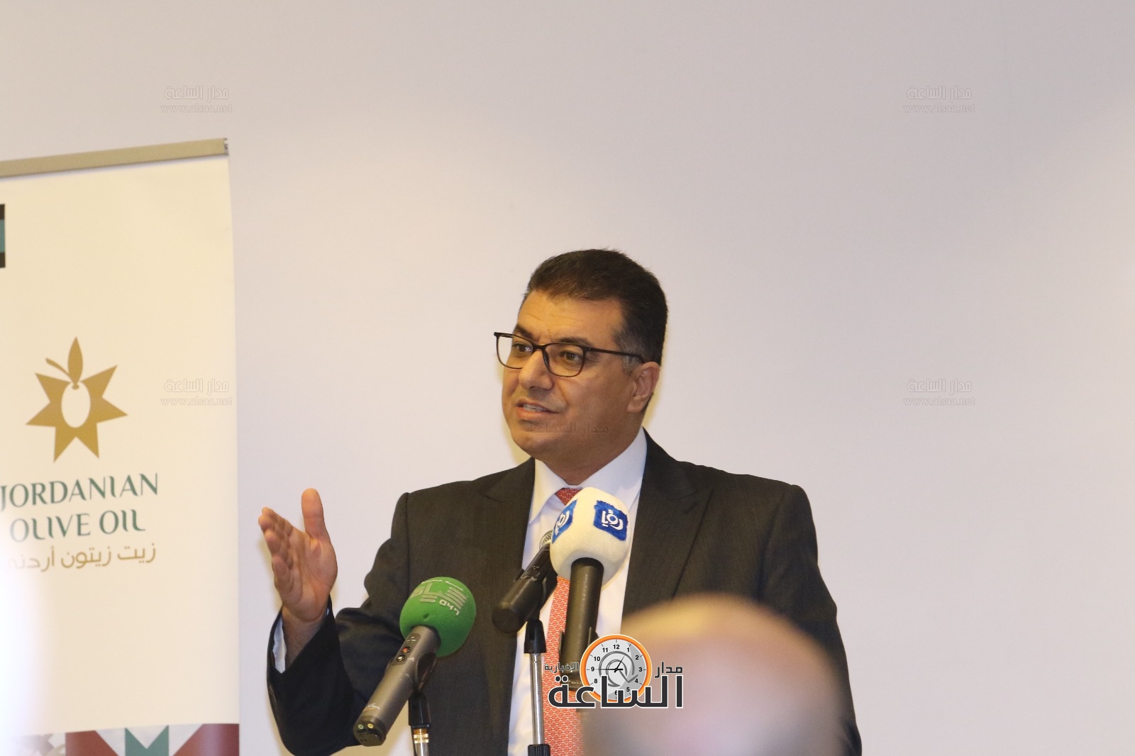 Madar Al-Saa Images 0.9550774294356872