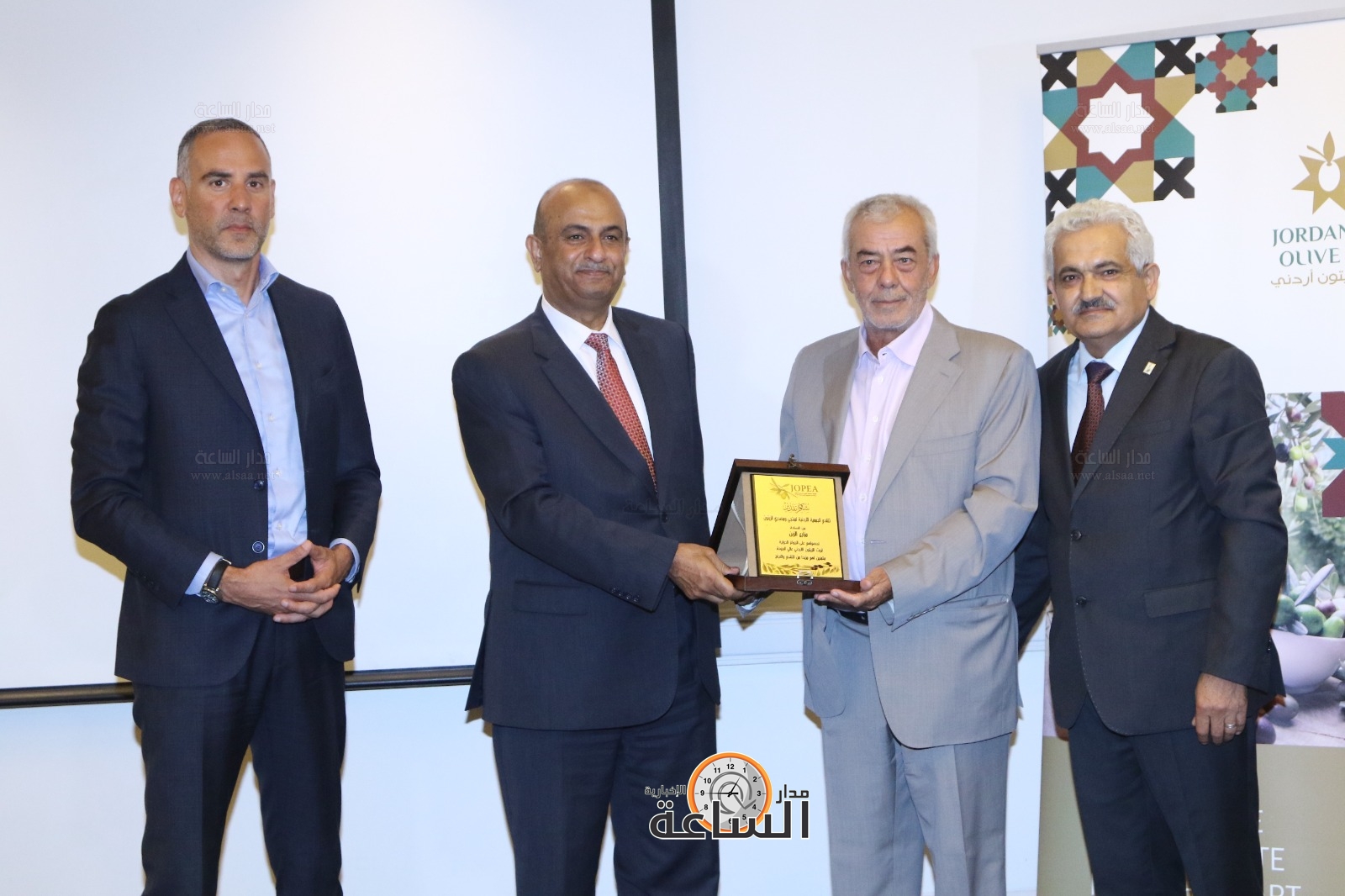 Madar Al-Saa Images 0.3711078355223767