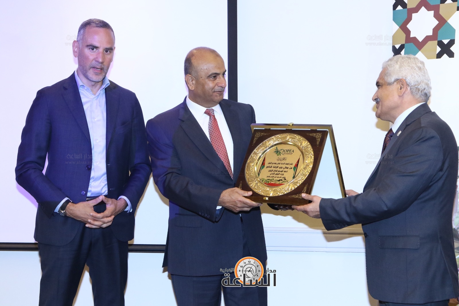 Madar Al-Saa Images 0.8240441030908994