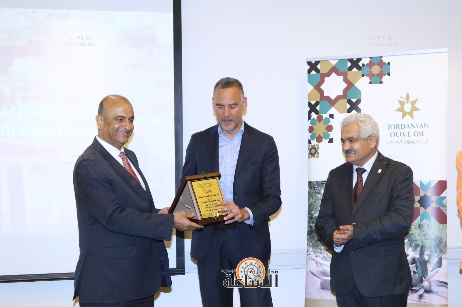 Madar Al-Saa Images 0.5524595707787898