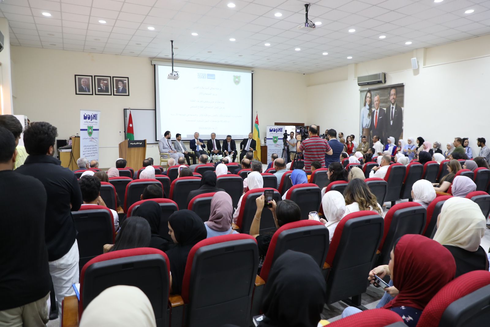 Madar Al-Saa Images 0.819753716825466