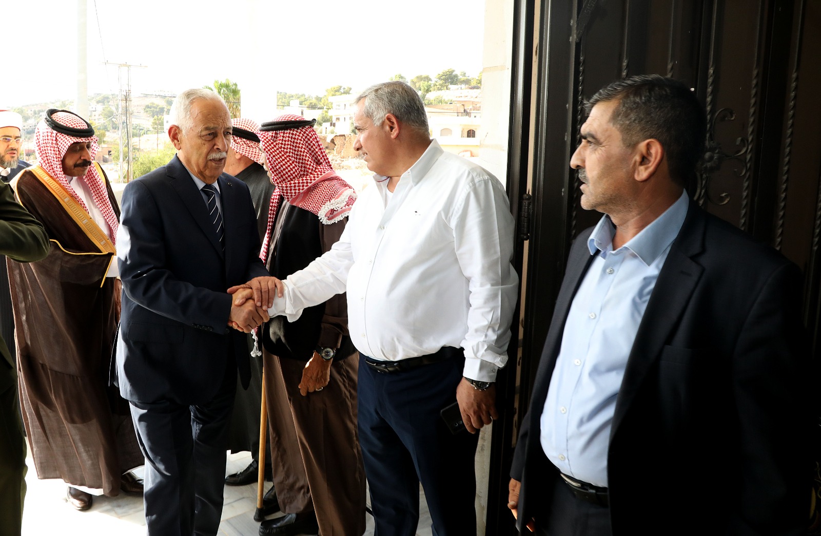 Madar Al-Saa Images 0.22238116932733454