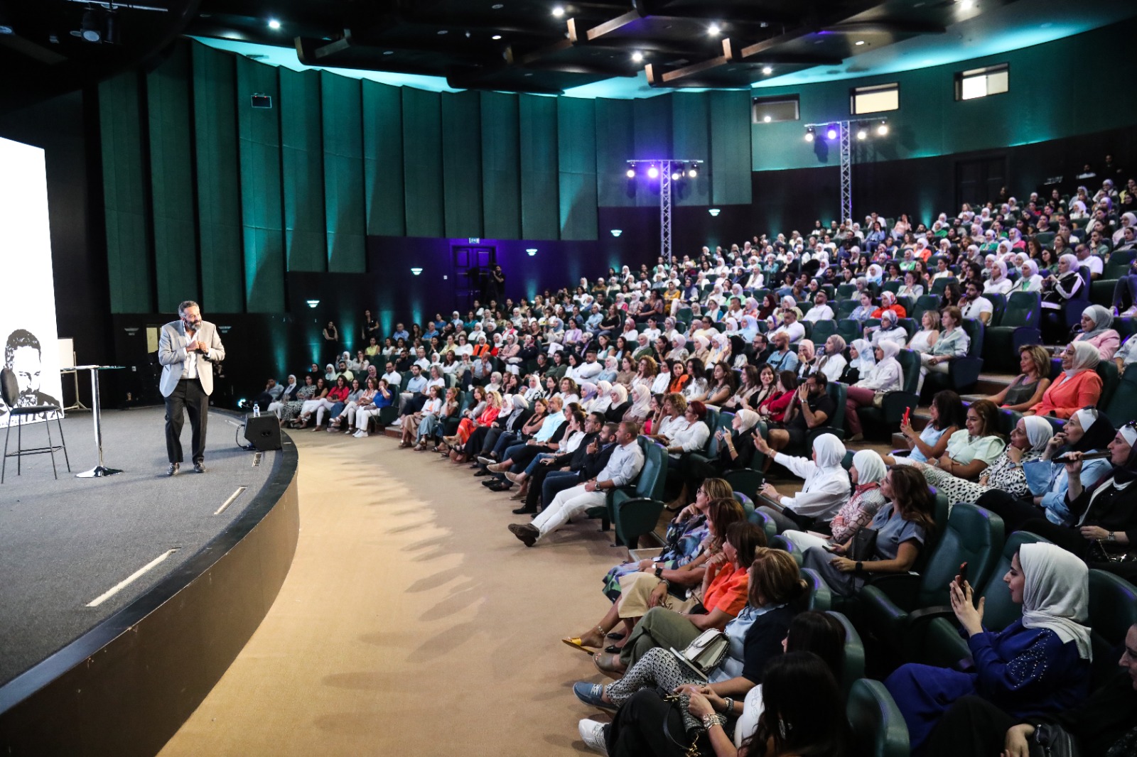 Madar Al-Saa Images 0.28916946662892407