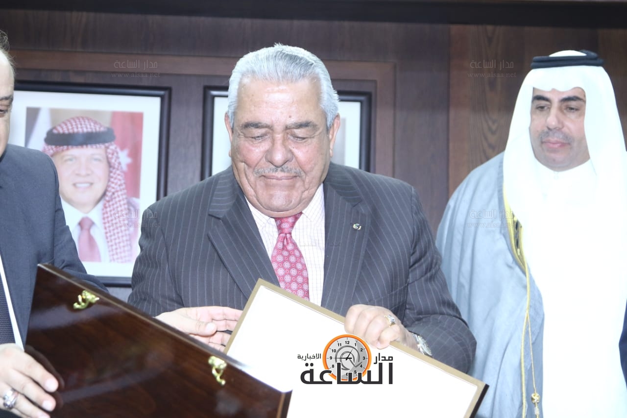 Madar Al-Saa Images 0.5656384190192869