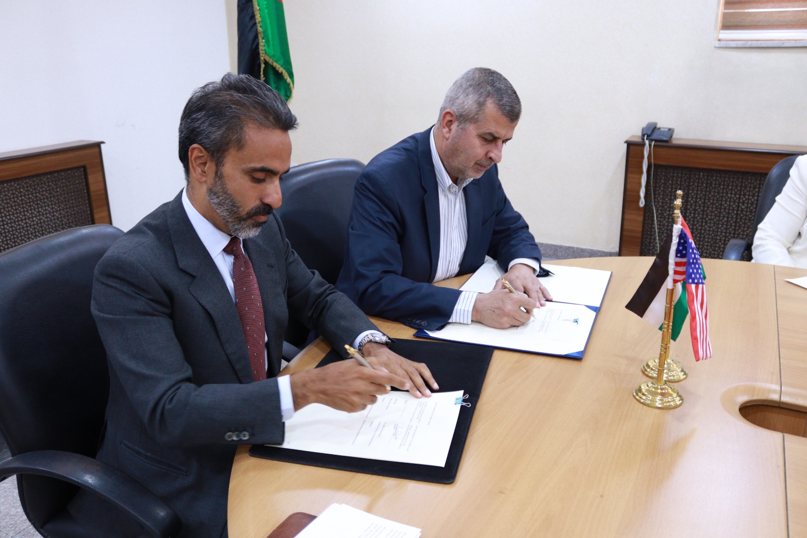 Madar Al-Saa Images 0.7666768530539863