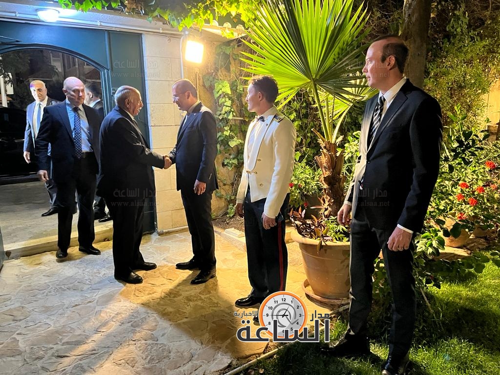 Madar Al-Saa Images 0.18768178928649082