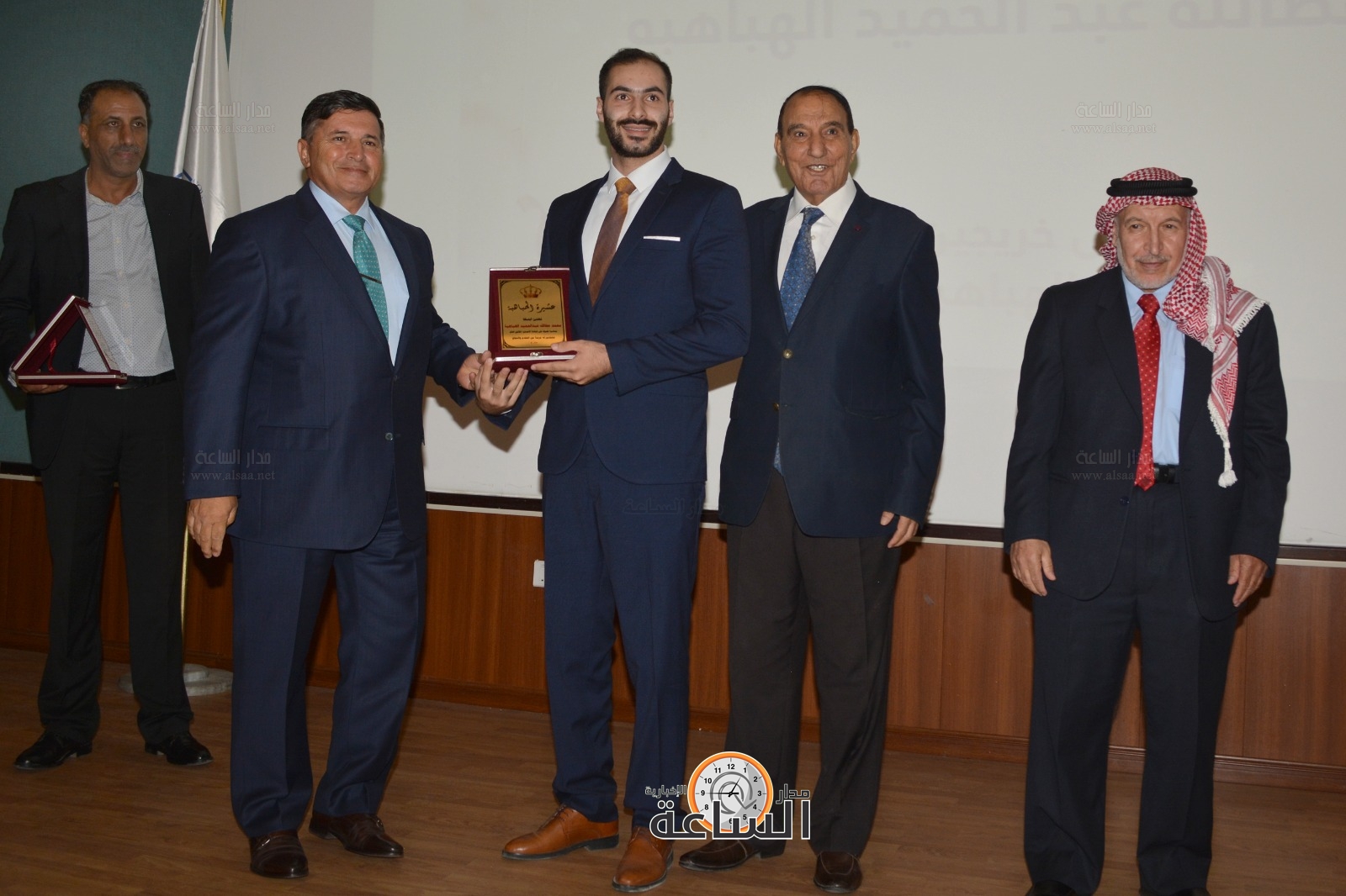 Madar Al-Saa Images 0.15656491055996313