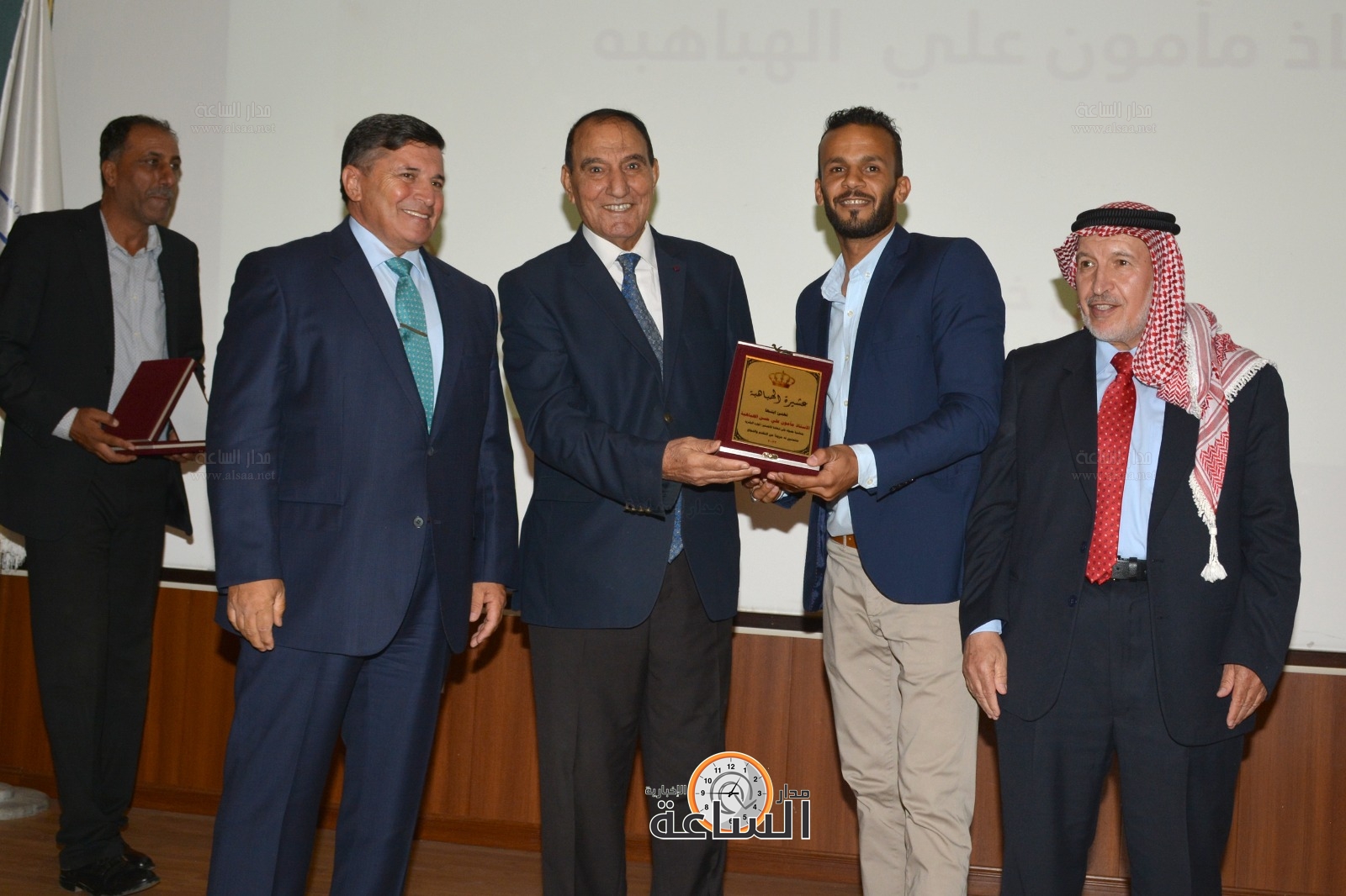 Madar Al-Saa Images 0.40560542032700164