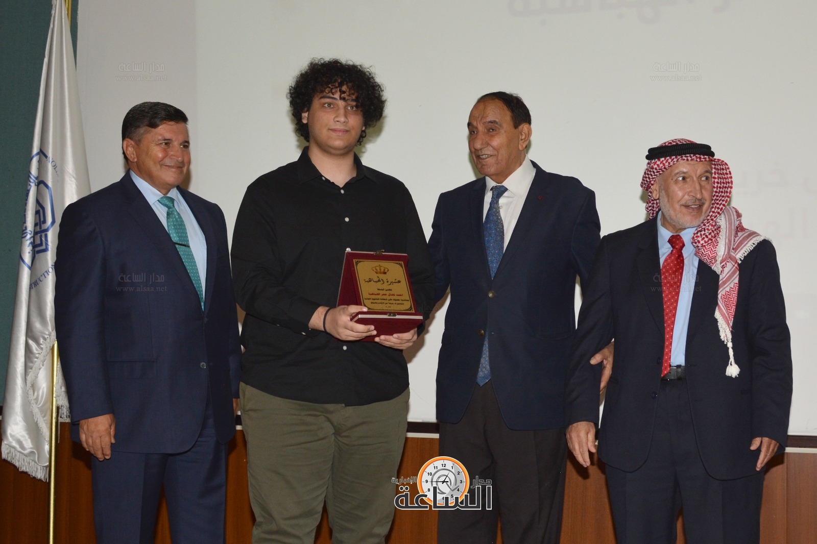 Madar Al-Saa Images 0.8648738993461422