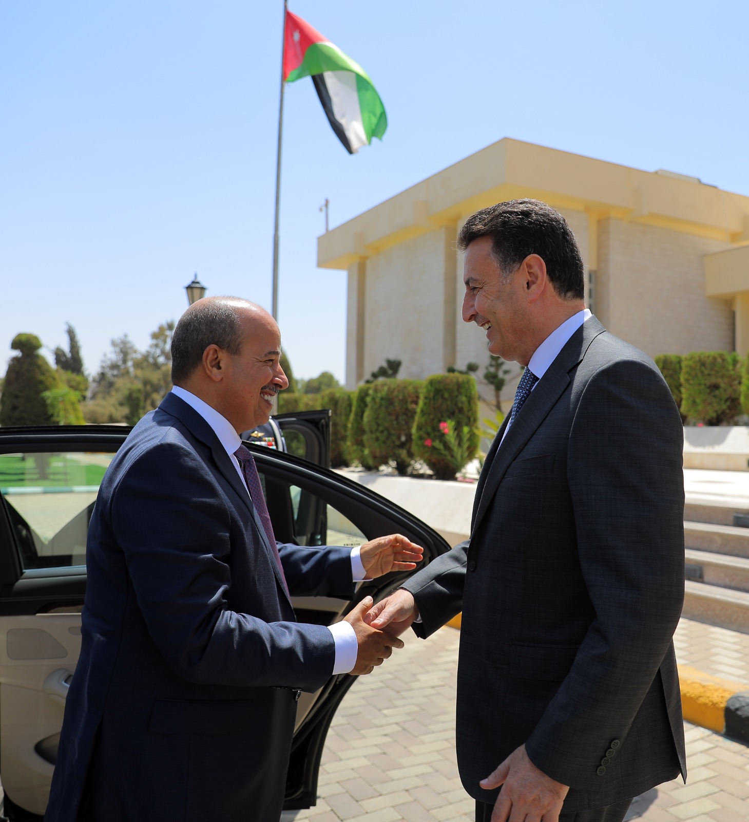 Madar Al-Saa Images 0.7290730468995739