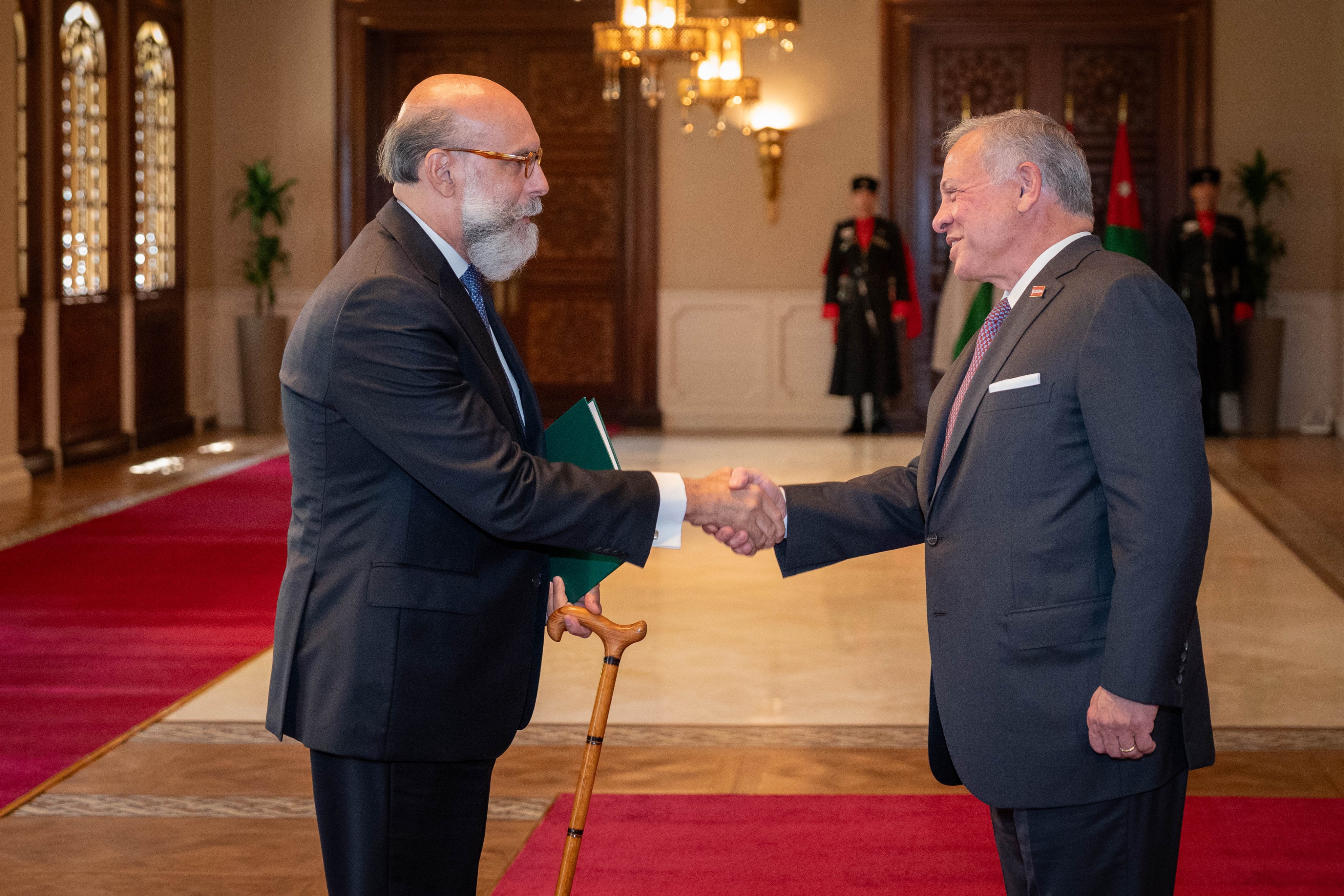 Madar Al-Saa Images 0.8072587390112329