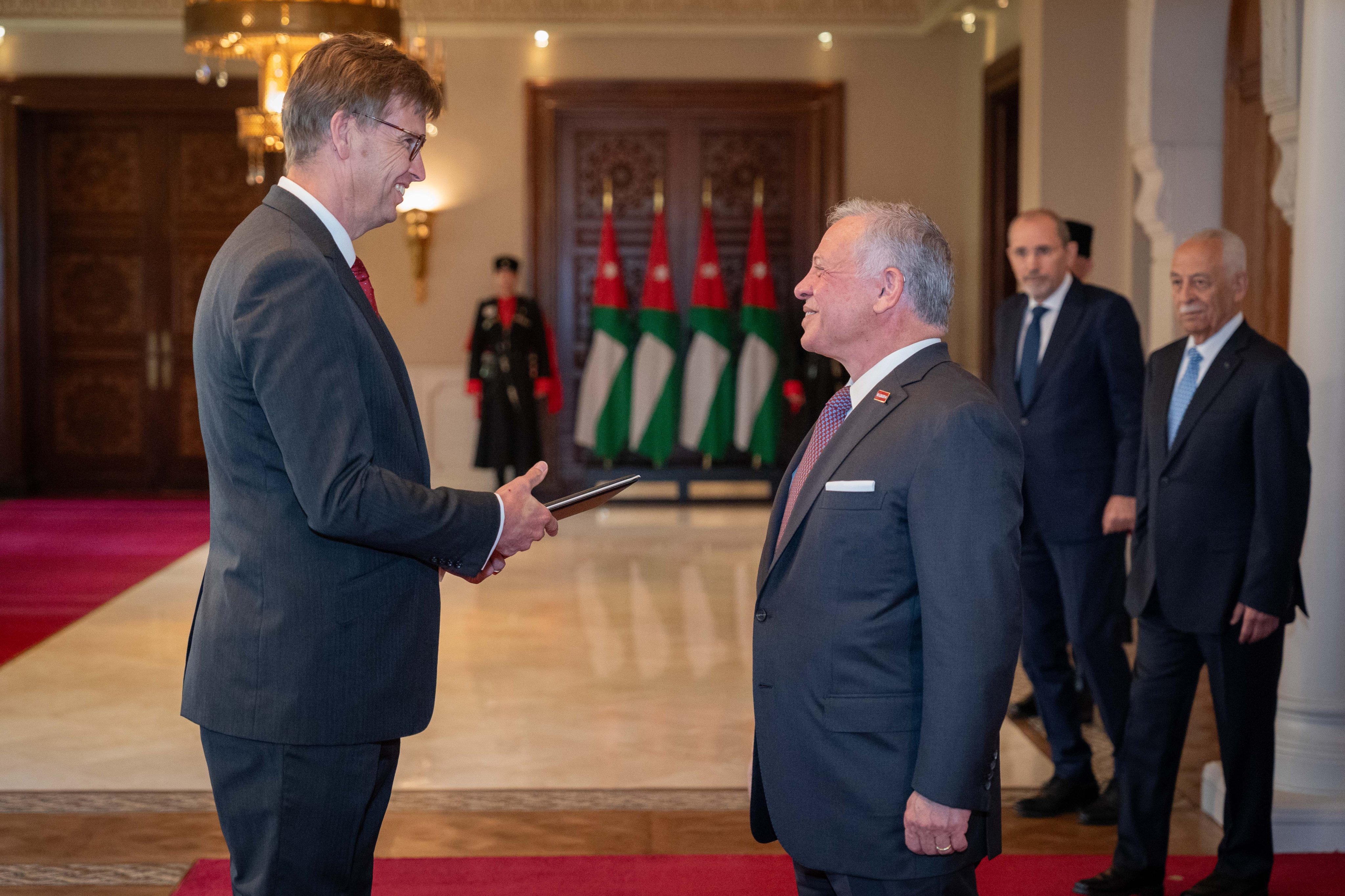 Madar Al-Saa Images 0.5378257836110787