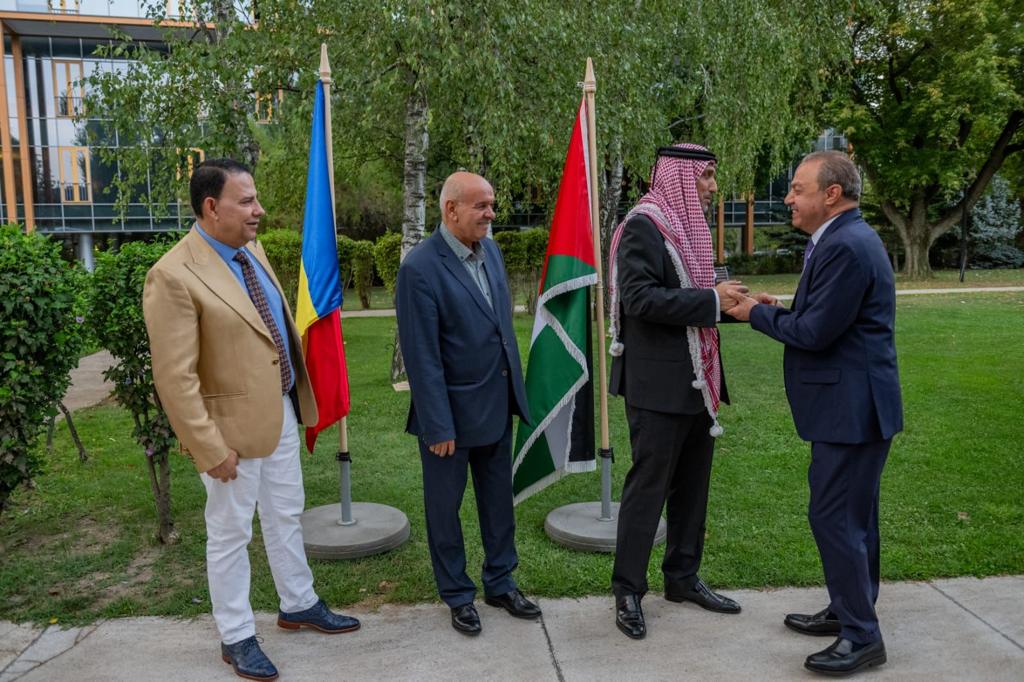 Madar Al-Saa Images 0.5153145927501828