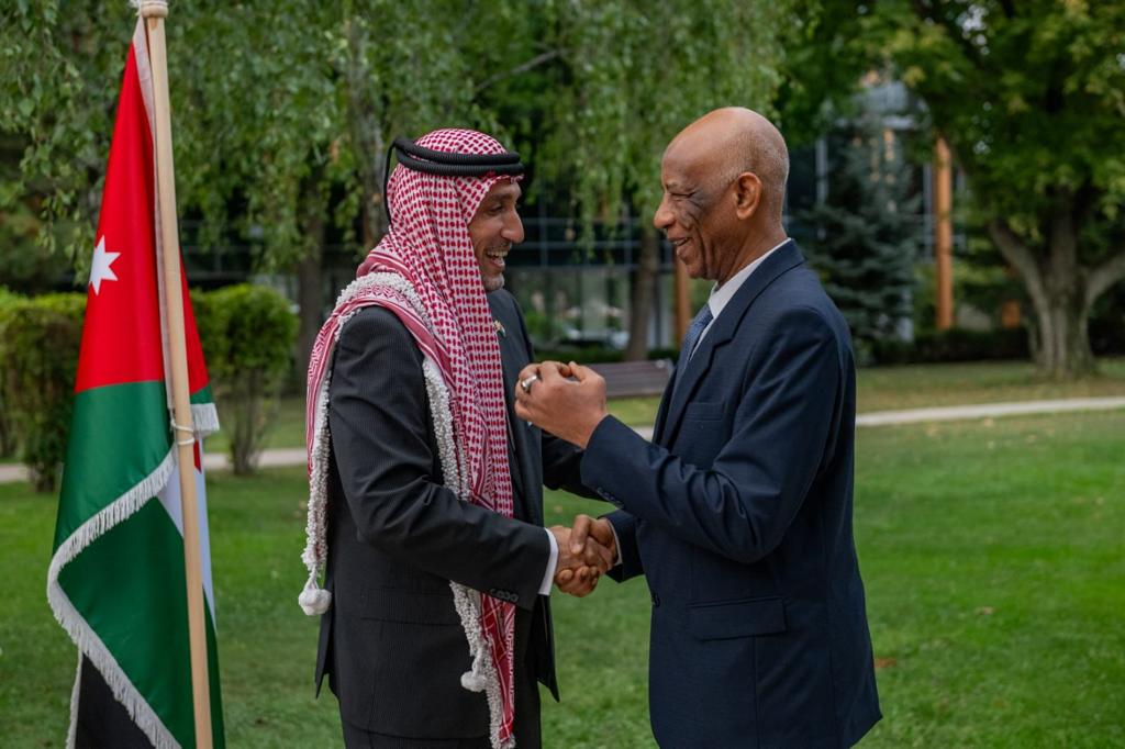 Madar Al-Saa Images 0.7422966930319603