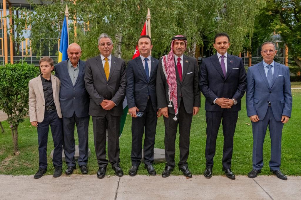 Madar Al-Saa Images 0.7620547541847358