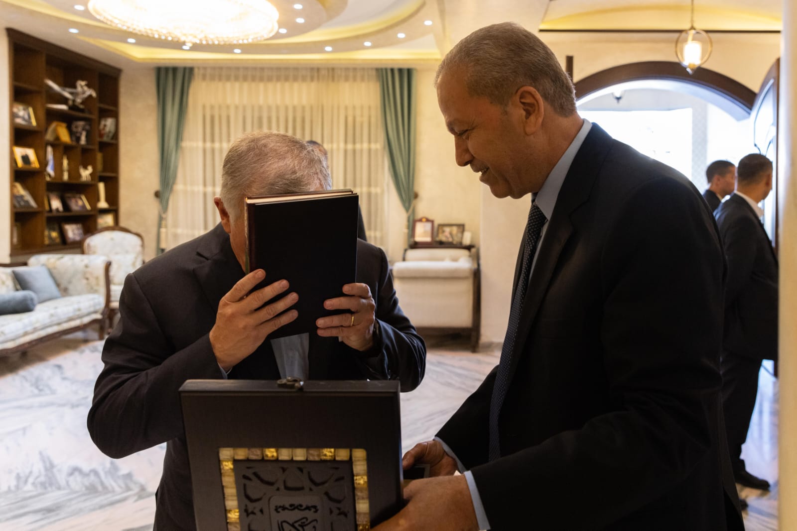 Madar Al-Saa Images 0.7902761236064619