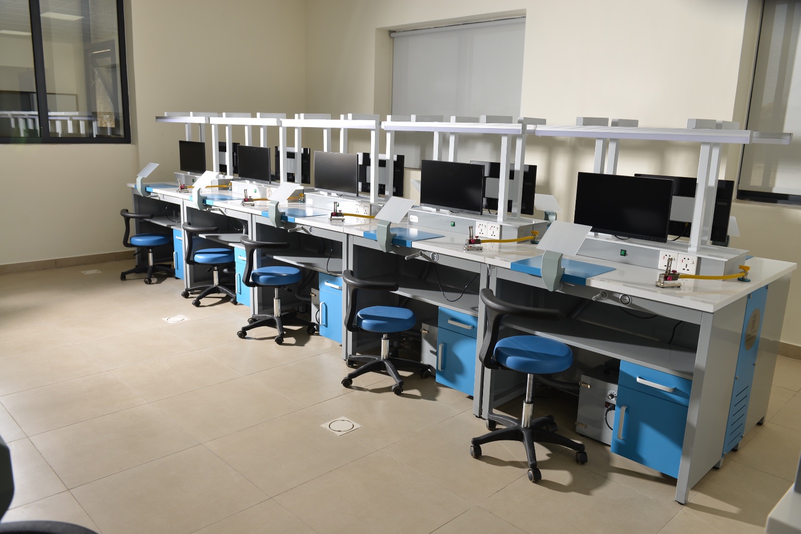 Madar Al-Saa Images 0.4602213348527