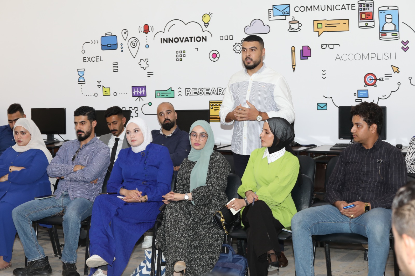 Madar Al-Saa Images 0.3730376389617349