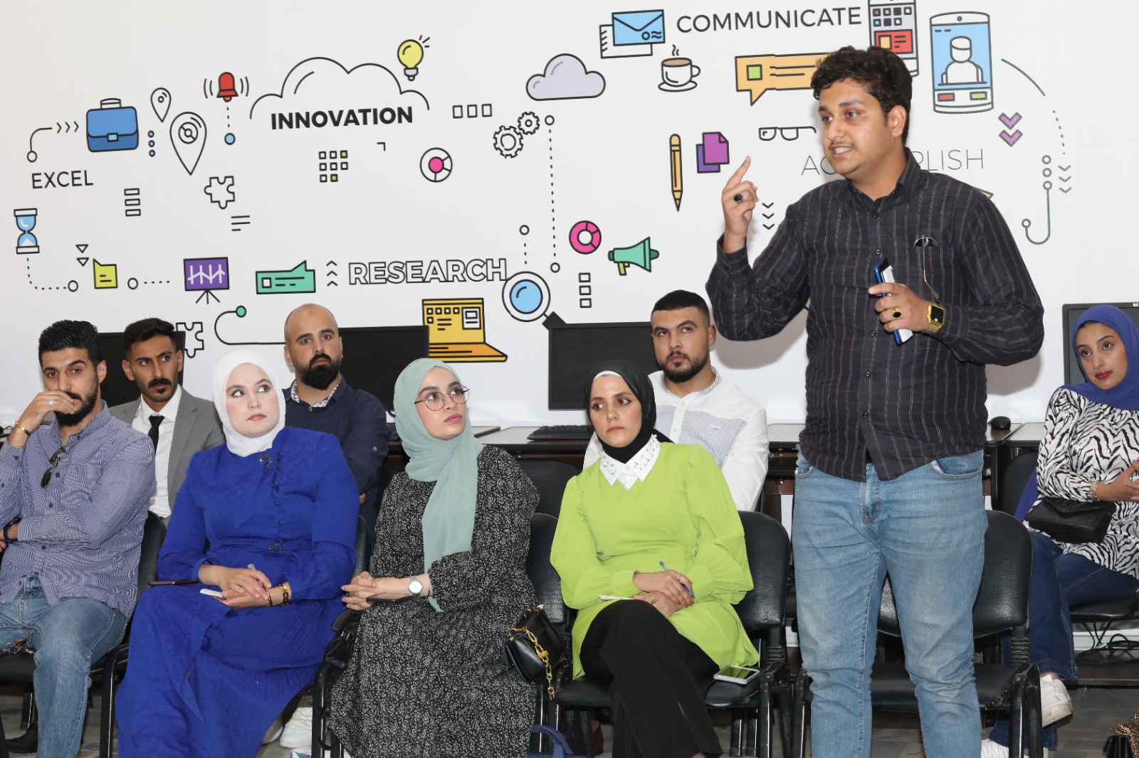 Madar Al-Saa Images 0.132854162529372