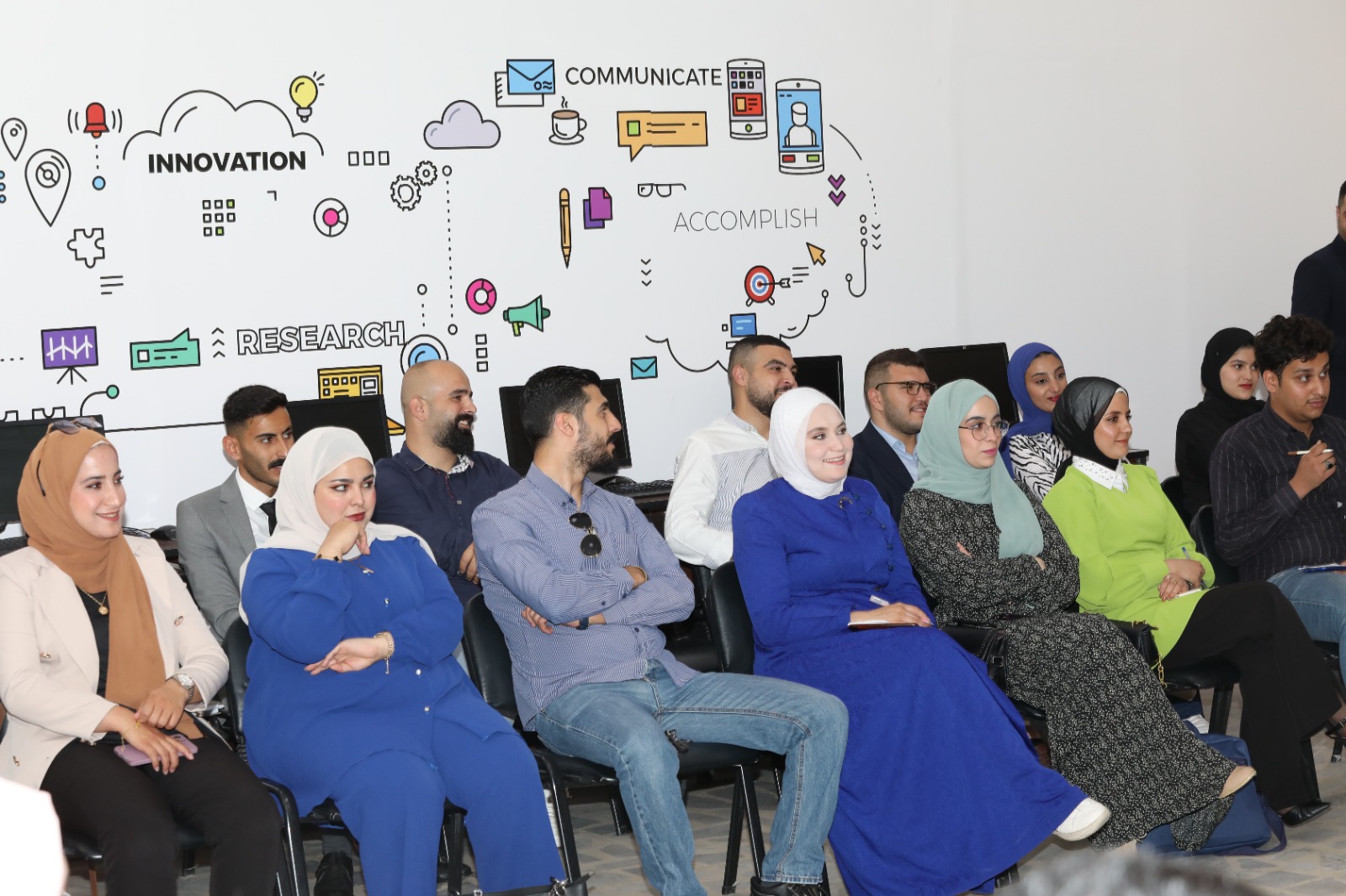 Madar Al-Saa Images 0.5847770642290377