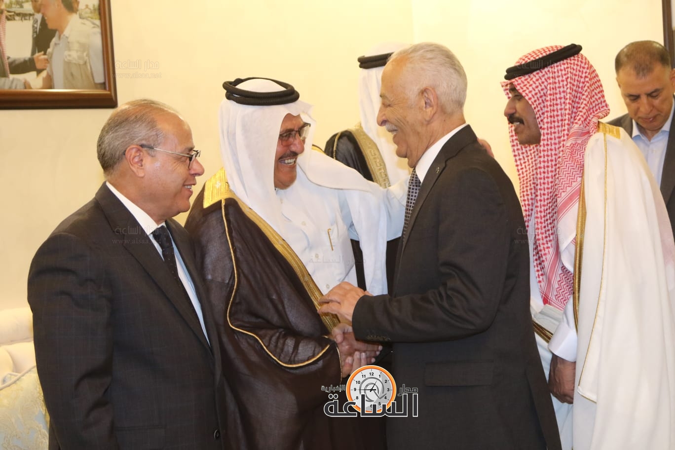 Madar Al-Saa Images 0.9546365399183458