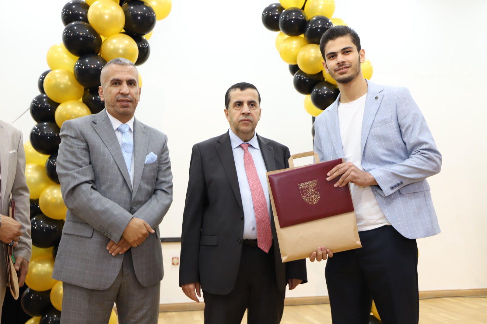 Madar Al-Saa Images 0.05636405941726519