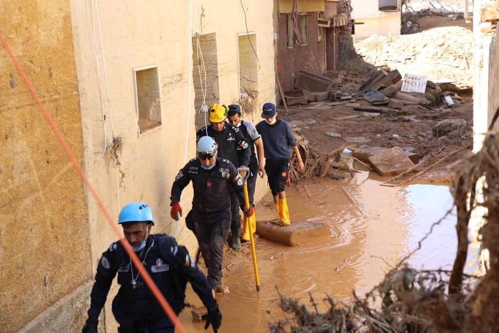 Madar Al-Saa Images 0.9765610365696125