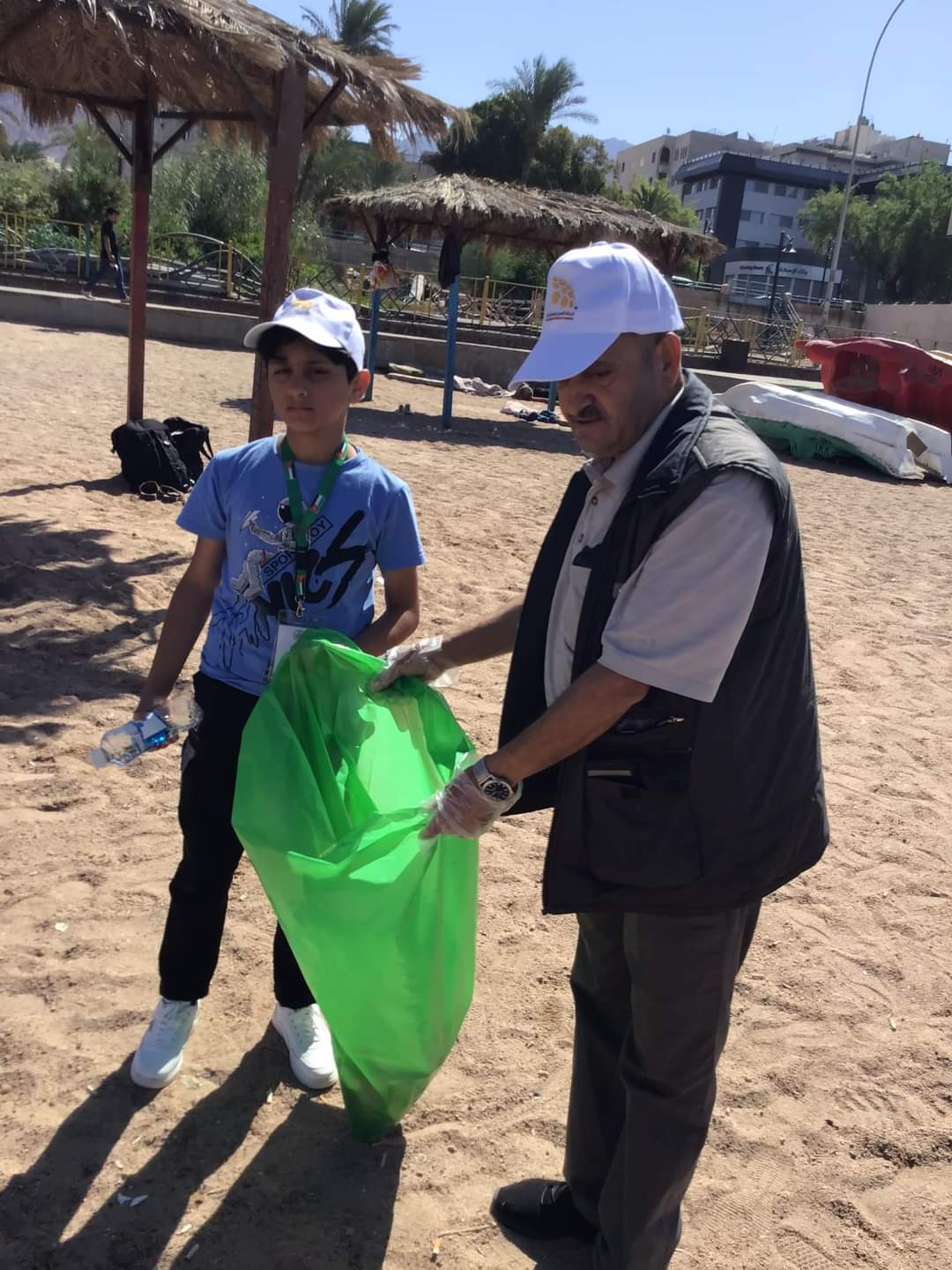 Madar Al-Saa Images 0.24302620822406107