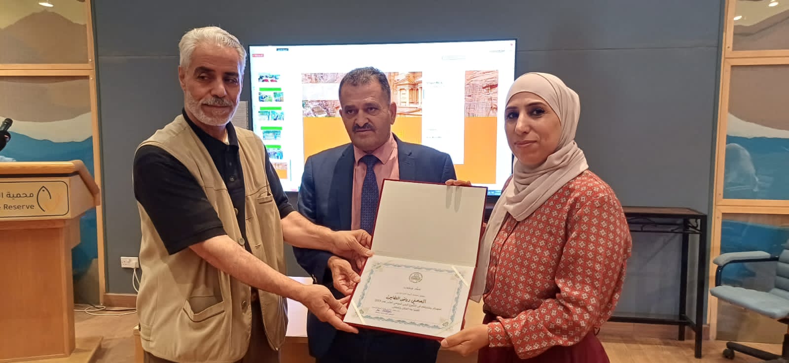 Madar Al-Saa Images 0.6974459716357149