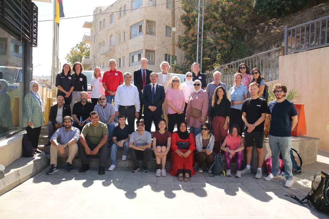 Madar Al-Saa Images 0.5069286647340572