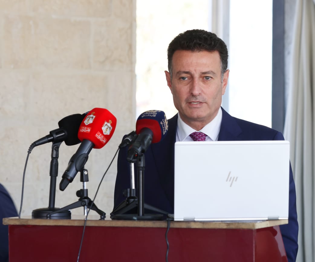 Madar Al-Saa Images 0.9346060362369755