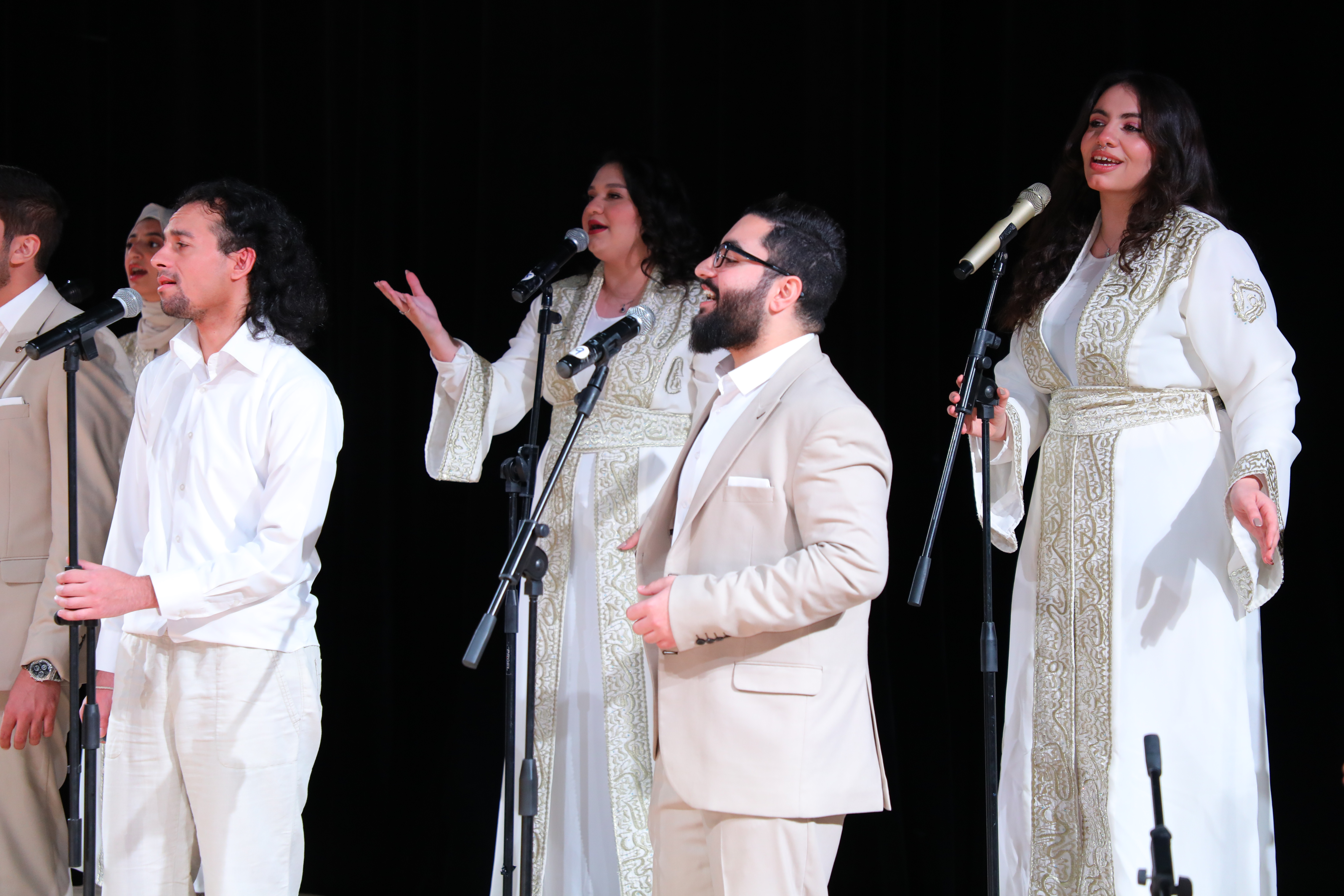 Madar Al-Saa Images 0.8493597088387297