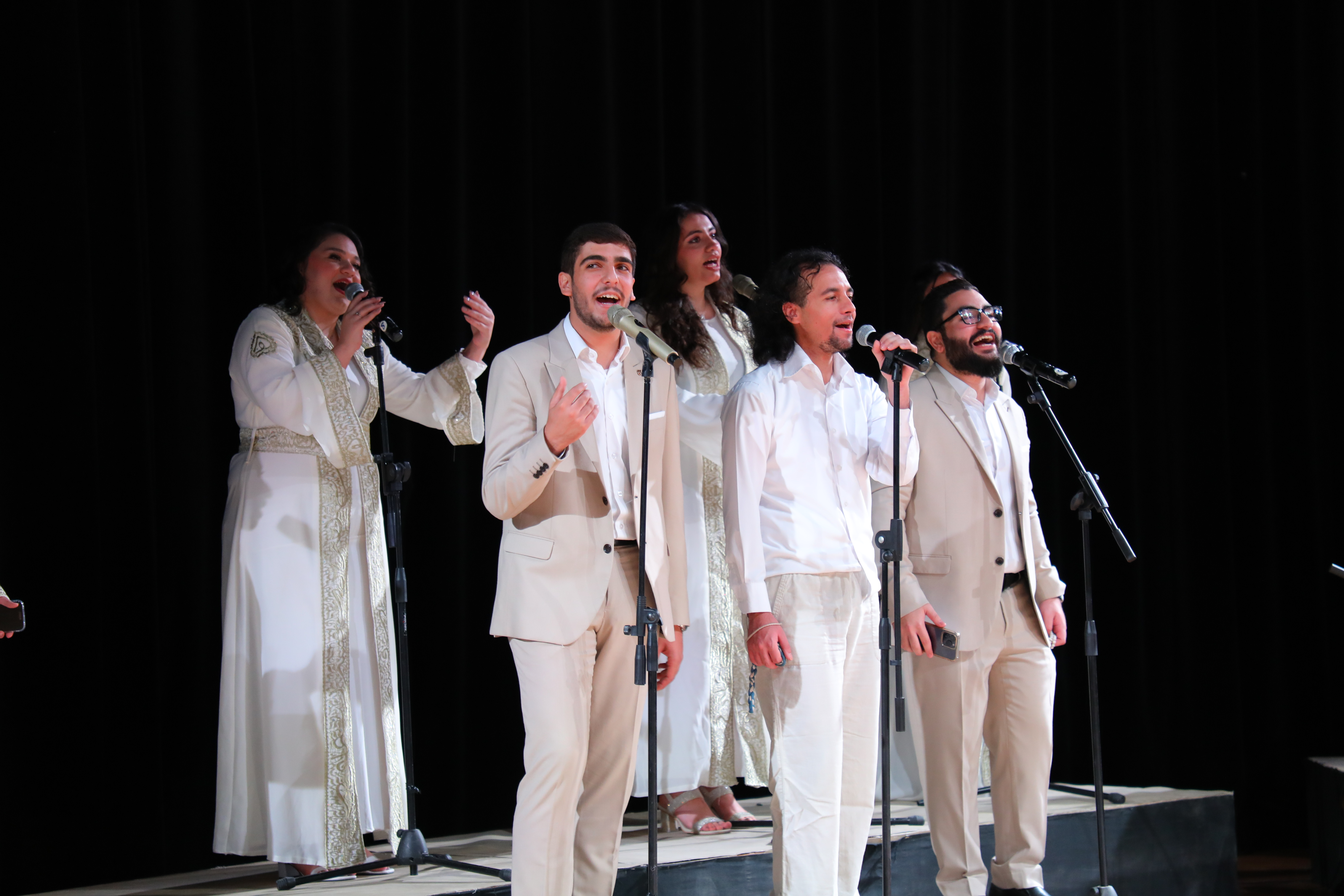 Madar Al-Saa Images 0.6442002473693886