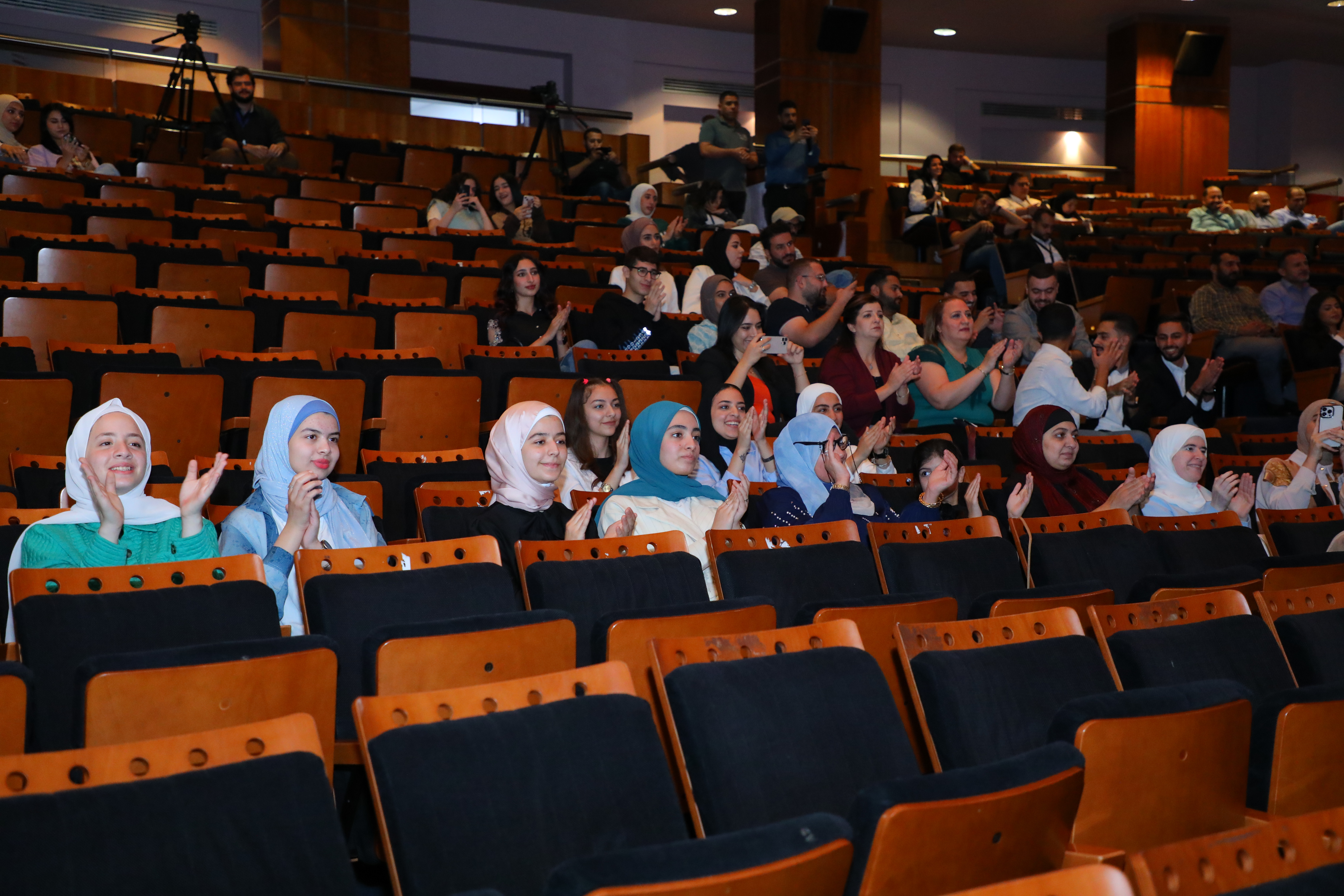 Madar Al-Saa Images 0.44808075755375354